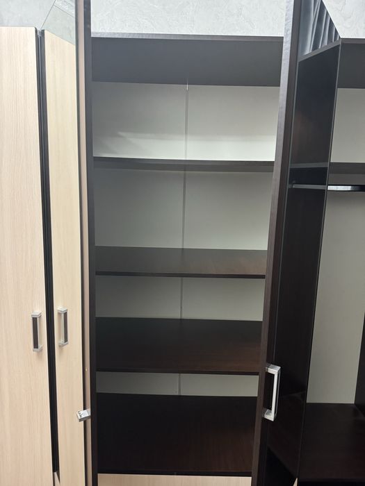 Шкаф сатылады айнасы бар