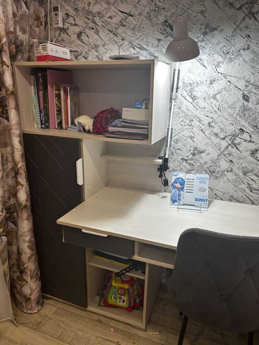 Продам парту состояние новой .