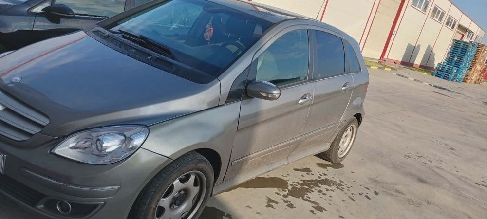 Vând Mercedes B180