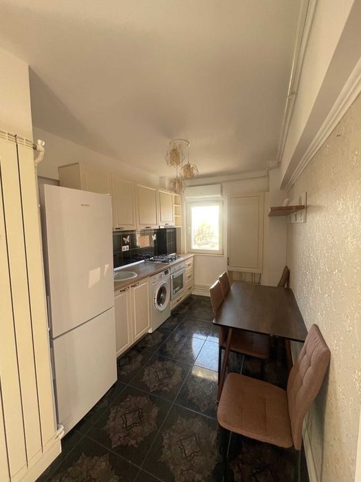 Inchiriez apartament cu 2 camere, zona centrala