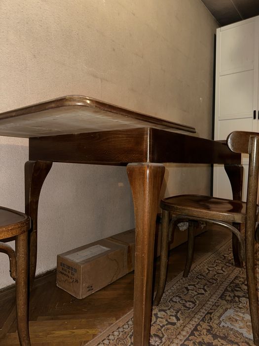 Masă extensibilă din lemn masiv + 4 scaune