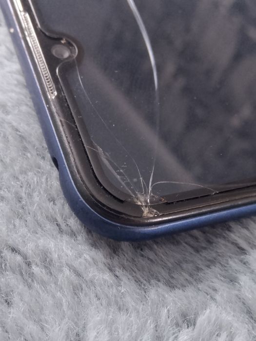 Продам Samsung a01.