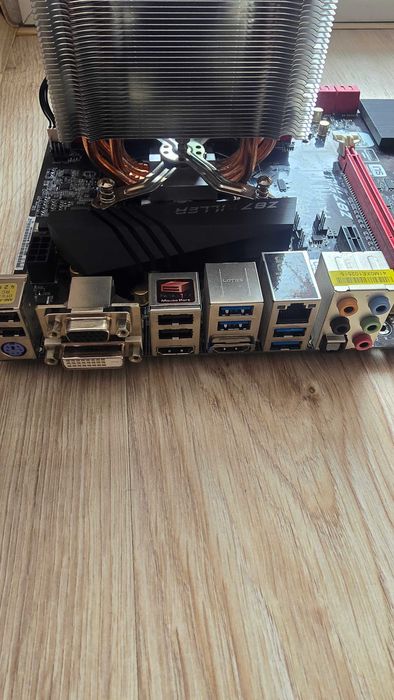 Дъно AsRock, Процесор Intel I5-4670k, Охладител Cooler Master , RAM