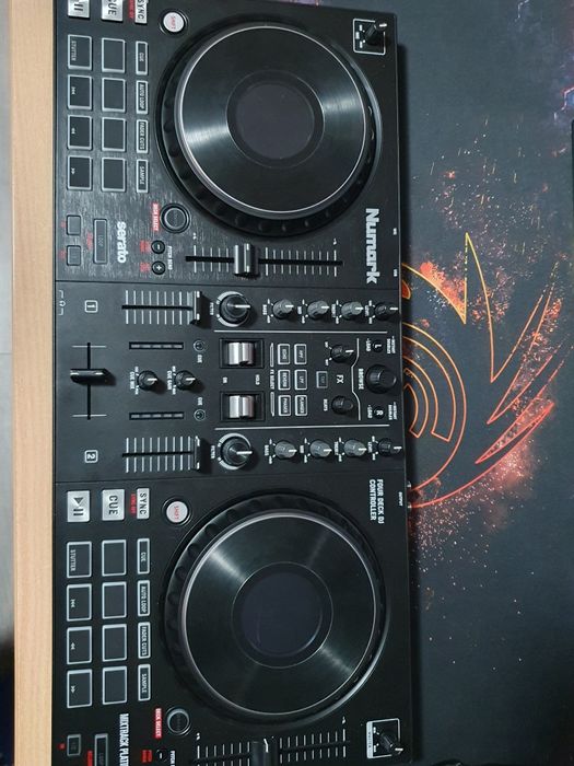 Consola DJ - Numark Mixtrack Platinum FX