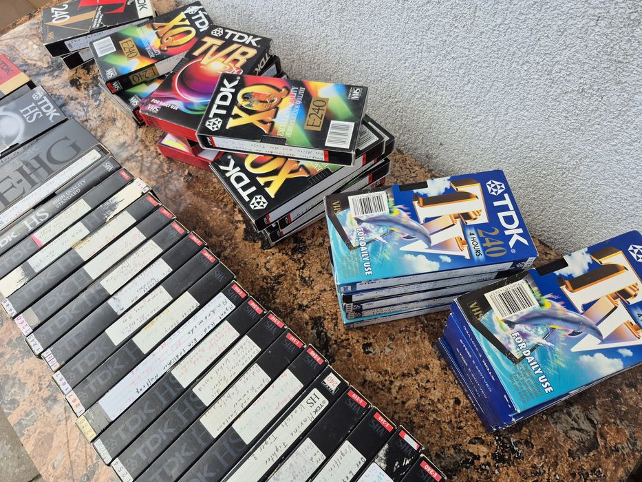 Vând o colecție de 48casete video VHS originale TDK de 240 de minute
