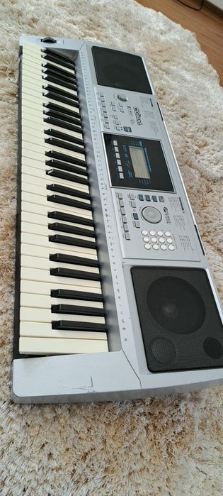 Pian electronic cu multe functii