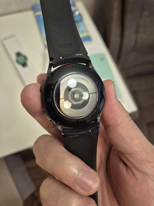 Продал смарт часы Samsung galaxy watch 4 40mm