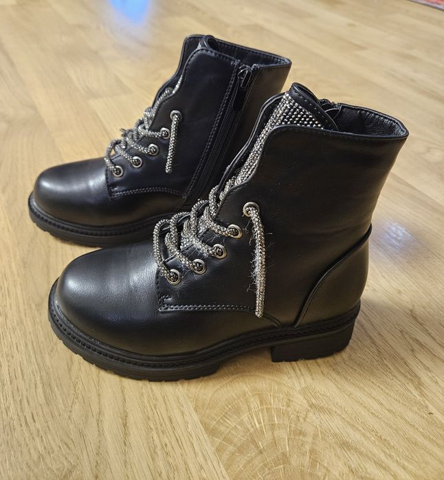 Cizmulițe îmblănite mărimea 30 –călduroase,cochete și gata de aventura