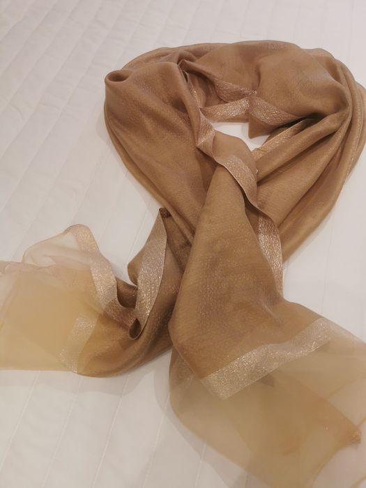 Прекрасен дамски шал