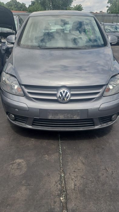 Dezmembrez vw golf 5 plus