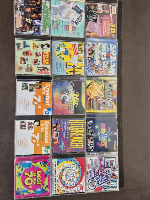 Vând 15 CD muzica usoara mixta straina artisti internationalii celebri 

- HQ