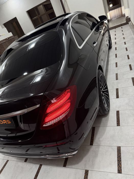 Mercedes Benz W213 E300L Long .