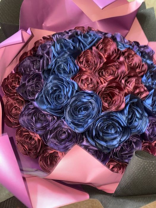 Оригинальный элегантный букет из шелковых лент