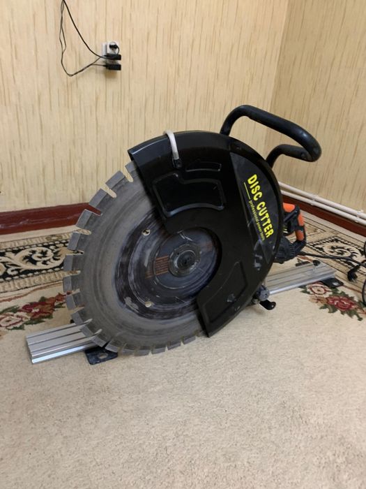 Продаётся пила по бетону почти новая один раз попробовали .