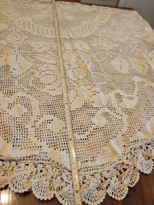 Елипсовидна плетена покривка.