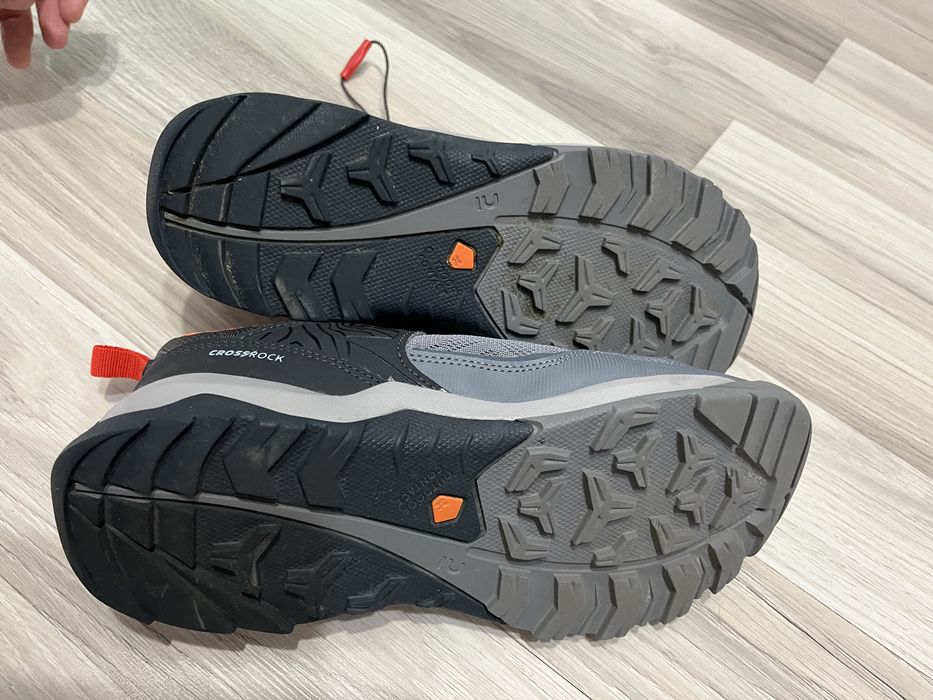 Incaltaminte trekking unisex marime 38