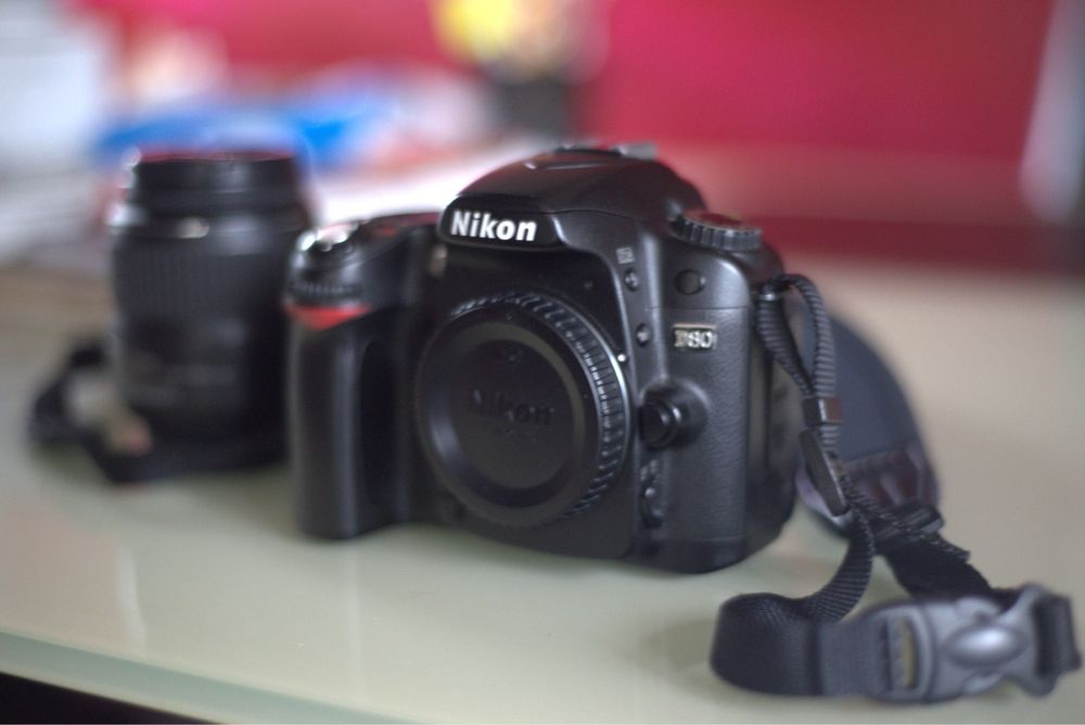 Nikon D80 + obiectiv 18-55
