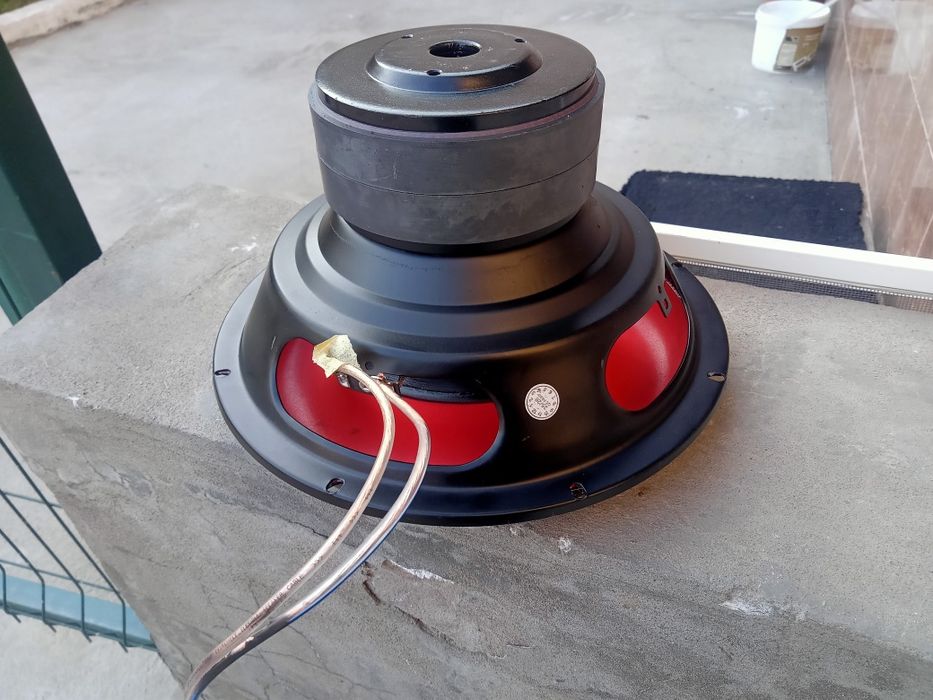 Продам Сабвуфер 10 дуймовый в хорошем состоянии.