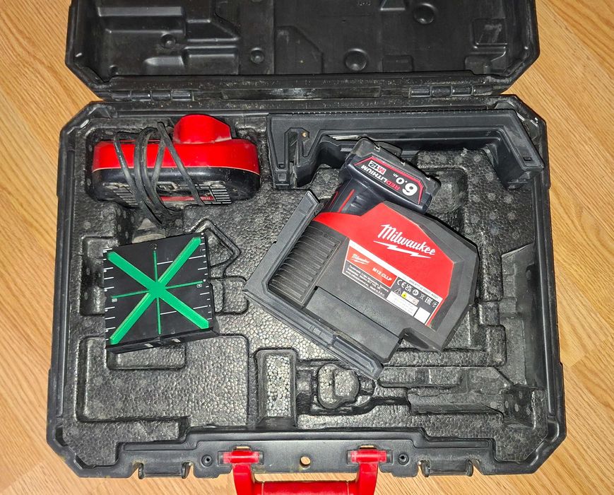 MILWAUKEE M12 CLLP-0C Линеен лазерен нивелир