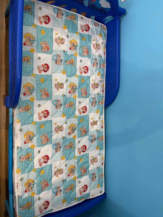 Детско пластмасово легло с матрак