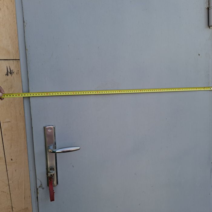 Продам железную дверь