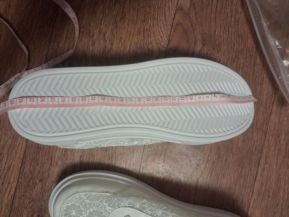 Продам кросовки со скидкой ! Новые !