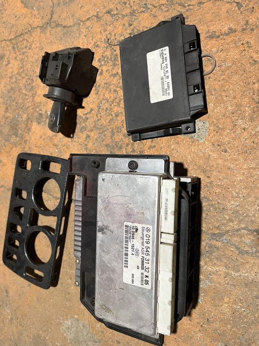 Запчасти на мерседес 2000 года.