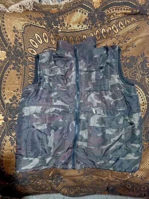 Жилетка мужская среднего размера