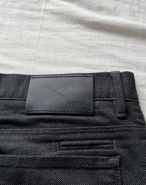 Hugo Boss.pantaloni pentru bărbați,măr.L