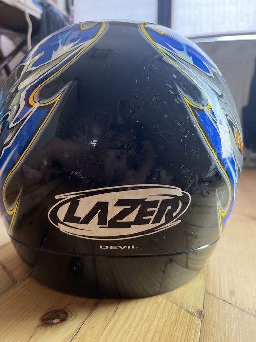 Продавам каска Lazer размер L