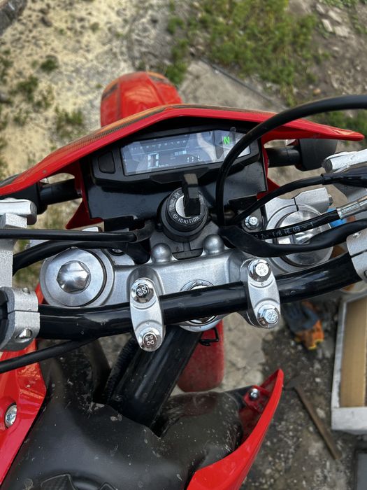 Мотоцикл эндуро.