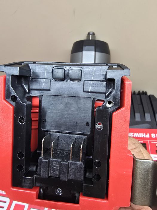 Акумулаторен ударен гайковерт MILWAUKEE M18 FHIW2F12-0X