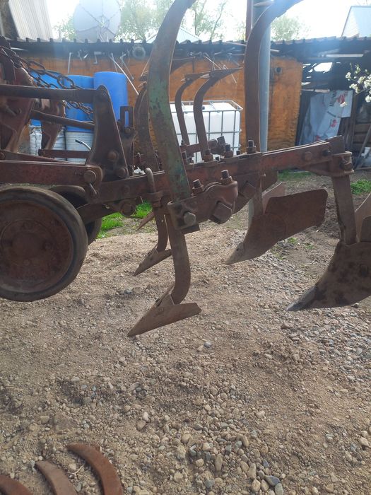 Культиватор окучник 3 рядный