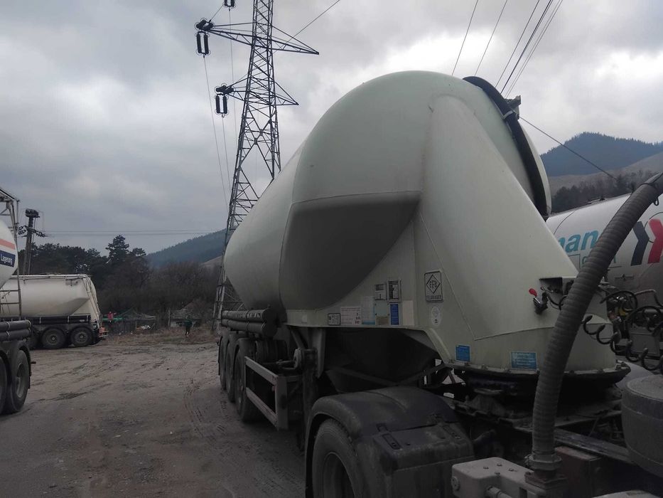 Semiremorcă Siloz Feldbinder 35 mc (Ciment) - Stare tehnică optimă / Gata de exploatare