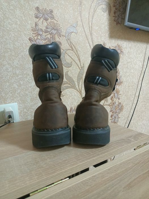 Продаются ботинки