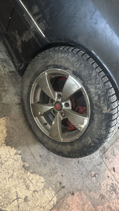 Продам диск от мерса с новой резиной