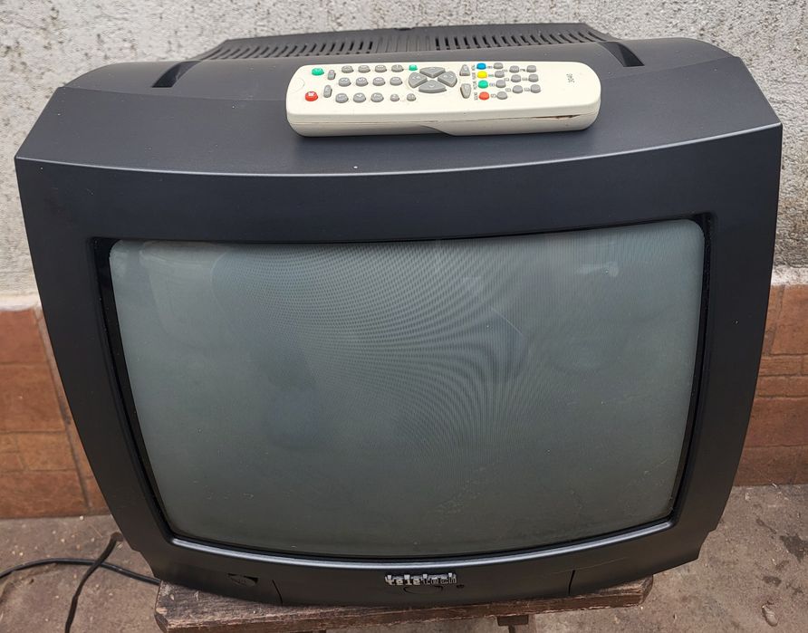 Vând tv mic cu suport