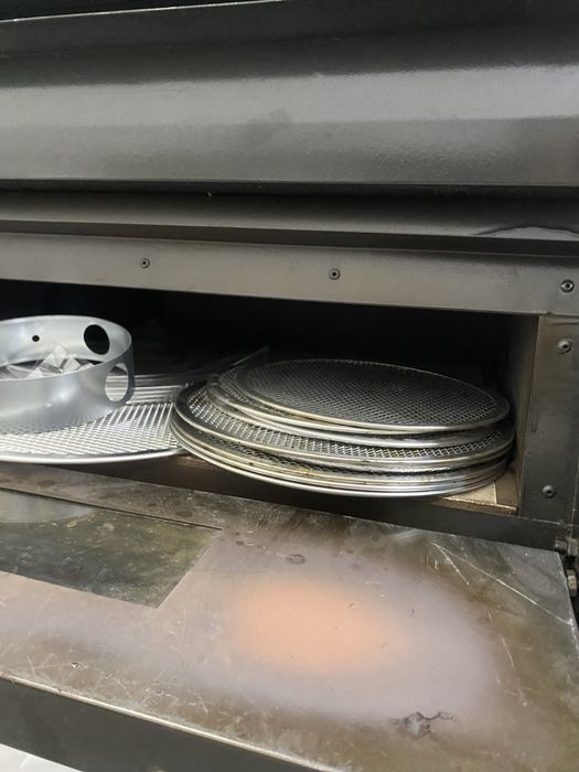 Pitsa pishradgan pechka