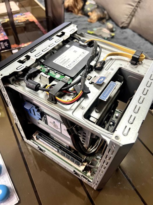 HP ProLiant MicroServer Gen8 (Xeon e3 1220 v3 3.10 ghz, 16GB RAM)