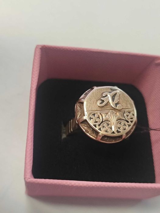 Стар златен пръстен от едно време С буква А 14карата 10.06гр 64размер