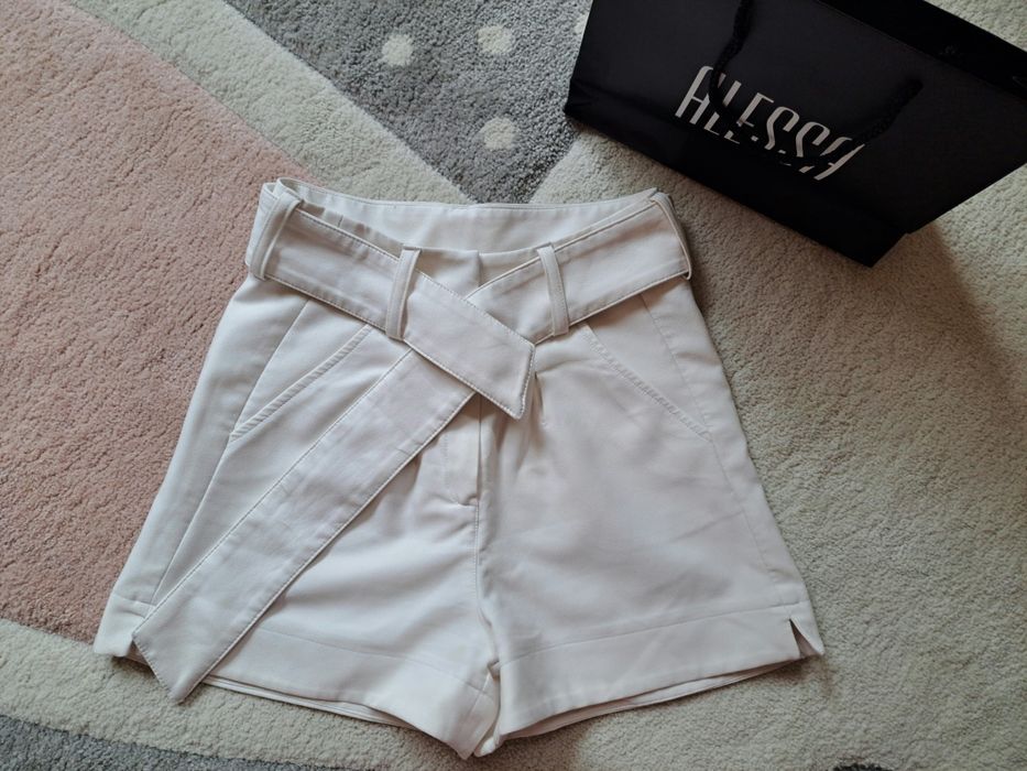 Къси панталонки Alessa