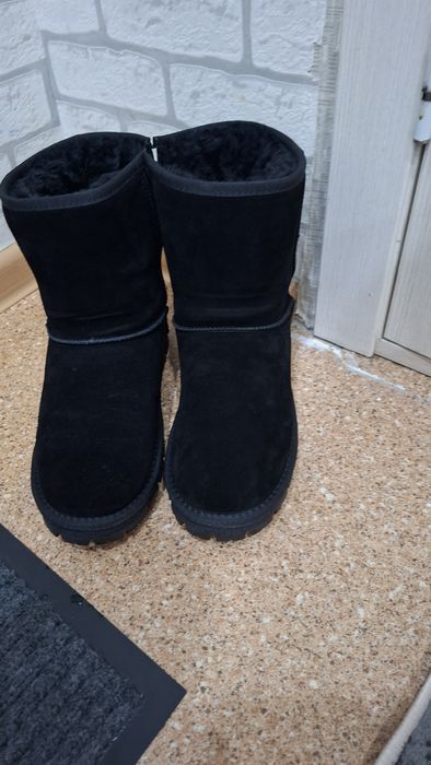 Продам угги новые 42 размер