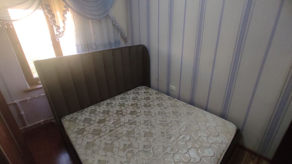 Продаётся двуспальная кровать.