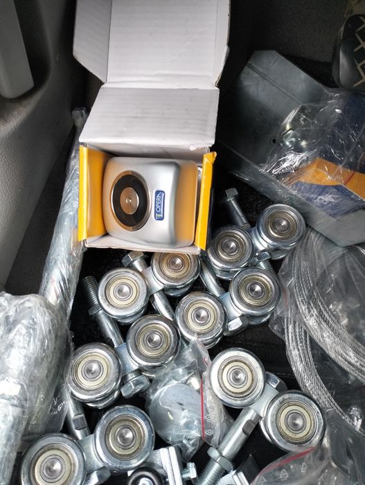 Feronerie pentru porți metalice