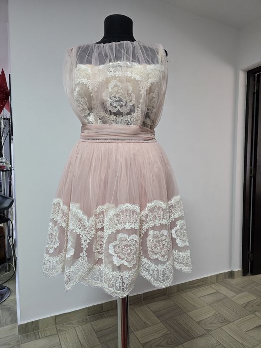 Rochie superba dantela si tull, model de printesa  cu design femini  si rafinat