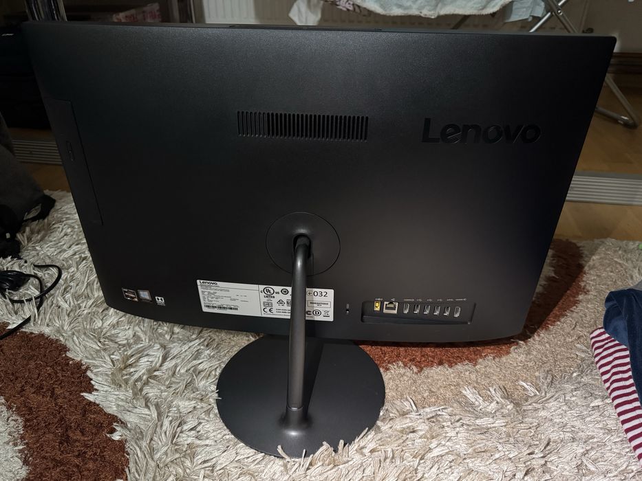 Calculator PC Desktop integrat Lenovo IdeaCentre AllInOne stare super