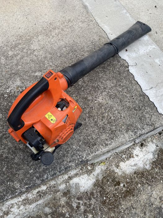 Suflanta frunze pe benzina