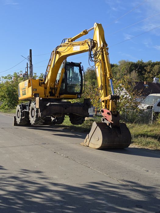 Excavator pe Roti JCB JS130