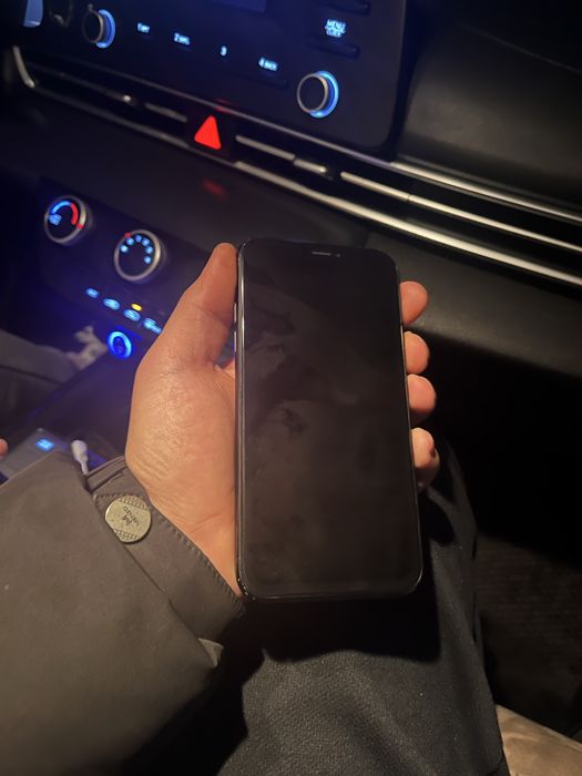 Продам Айфон Xr 128