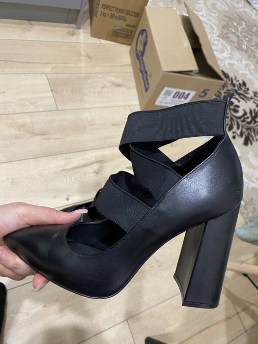 Продам туфли Tucino